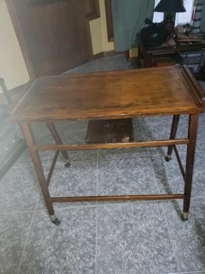 Mesa de TV, cedro