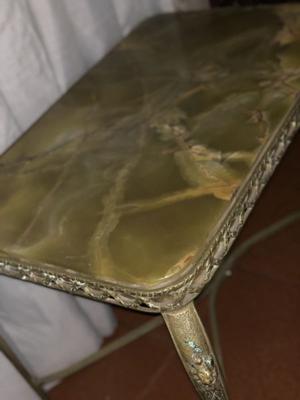 Mesa ratona de mármol y bronce