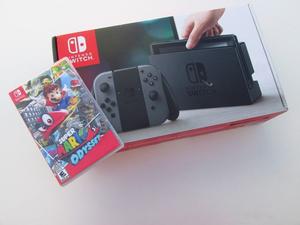 Nintendo Switch + Super Mario Odyssey