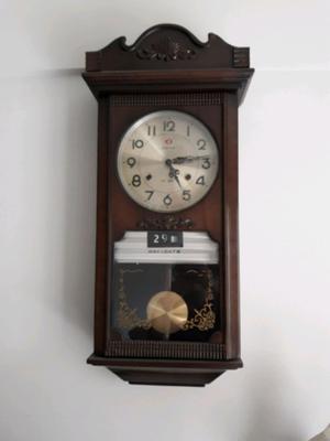 Reloj de péndulo antiguo