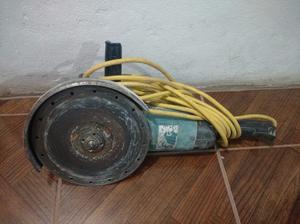 VENDO AMOLADORA MAKITA DE 9 PULGADAS