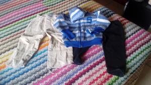 Vendo conjunto campera con dos pantalines talle 4 wasapp al