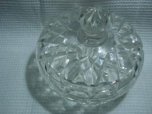bombonera de cristal 15 cms diametro 14 cms alto