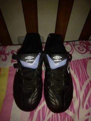 Botines umbro impecables 29