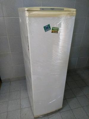 Freezer Eslabón de Lujo EVU20
