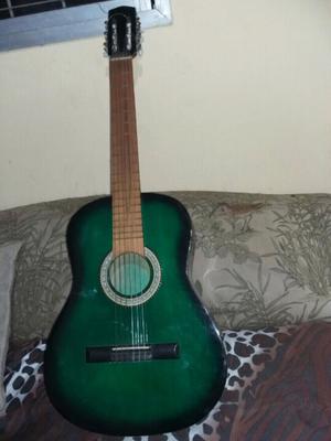 Vendo una guitarra