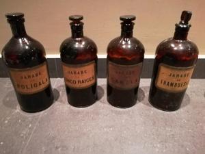 Botellones antiguos color ambar con etiquetas originales