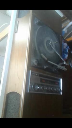 Tocadisco antiguo con radio