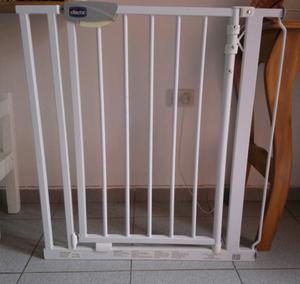 Vendo puerta de escalera y carrito de bebé.