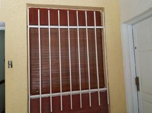 Ventana de Chapa con persiana