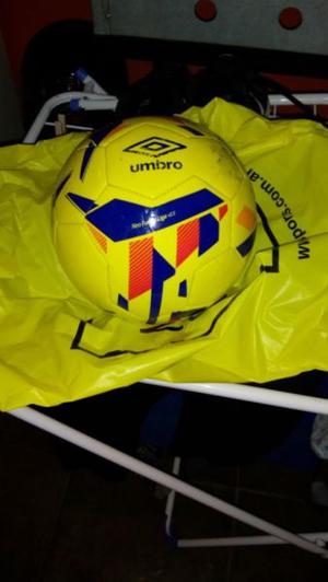 Vendo pelota de futsal o sintético marca Umbro