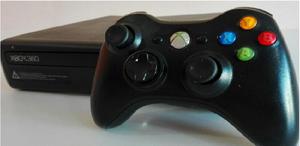 Consola Xbox 360 Slim Modelo 1439 4 GB y 2 Juegos