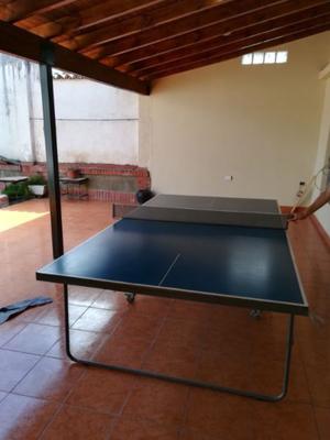 Mesa de ping pong en buenas condiciones