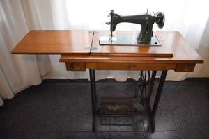 Máquina de coser antigua Godeco