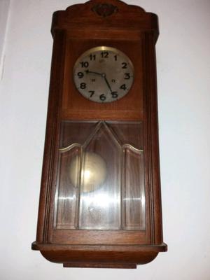 Reloj antiguo de pared