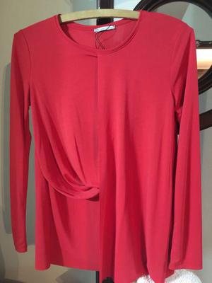 Remera marca Zara, nueva en color coral talle S