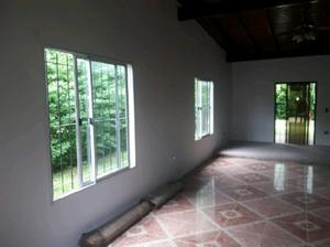 VENDO CASA QUINTA.