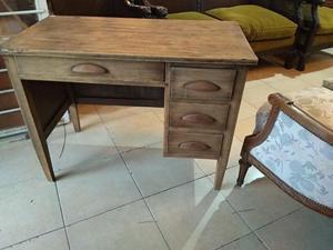 Antiguo escritorio de madera pino brasil