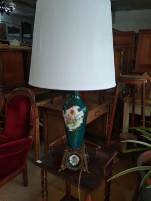 Elegante lámpara-velador estilo francés
