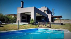 Moderna Casa en Bº Liniers, excelentes vistas