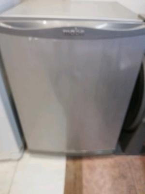 Heladera bajo mesada
