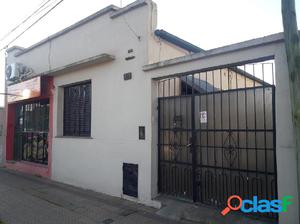 VENDO CASA DE 1 DORMITORIO CON LOCAL. AV. DEL VALLE