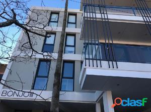 VENTA EN EXCELENTE MONOAMBIENTE - EDIFICIO BONJO III- CON