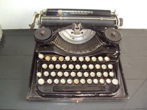 maquina de escribir antiguaa underwood