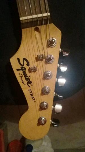 Guitarra eléctrica Squier by Fender strato + amplificador