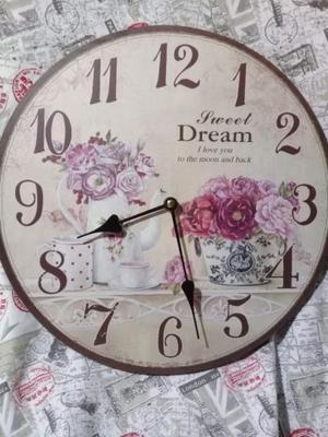 Reloj de pared vintage de madero nuevo