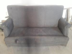 **VENDO EXCELENTE SILLON DE ESTILO,A RETAPIZAR,