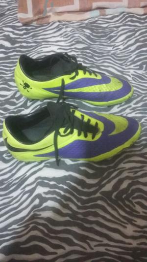 Botines de futbol 37/8