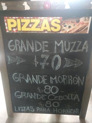 Pizzas grandes caseras de muzzarella de morron o de cebolla