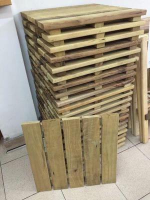 deck de madera dura en baldosas para exterior