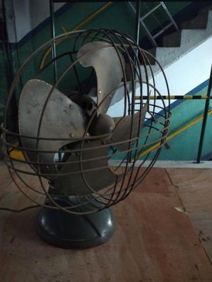 ventilador metálico antiguo