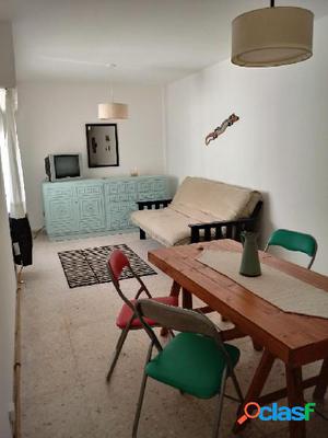 AMPLIO DEPARTAMENTO DE 2 AMBIENTES EN PLAZA MITRE. CONSULTE