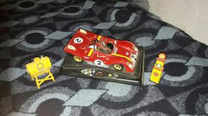 Auto colección escala 1:18 Ferrari p + surtidores