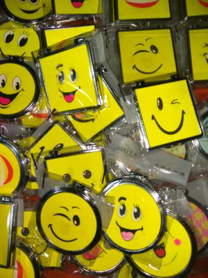 ESPEJITOS de EMOJI $ 20. Cada uno