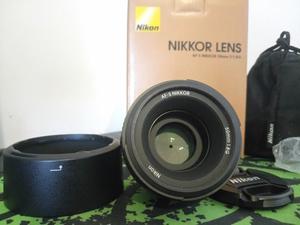 Nikon 50mm 1.8G + parasol + funda