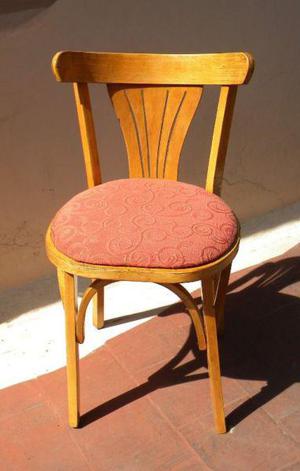 Silla Thonet de madera.