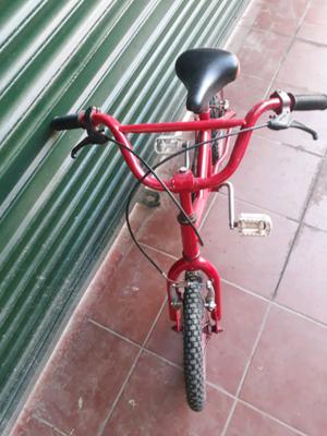 bicicleta de niño roja