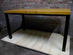 mesa de hierro y madera