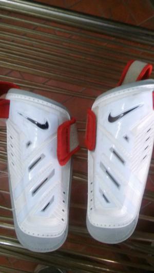 Canilleras nike.talle ch