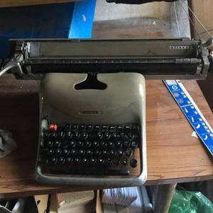 Maquina de escribir Olivetti