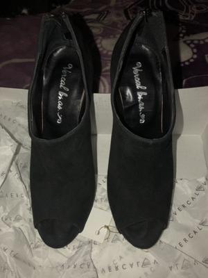 Zapatos altos negros