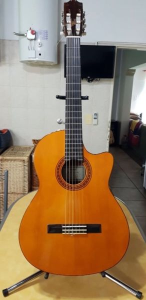 Guitarra Electroacústica Yamaha Nylon CGX111SC - USADA