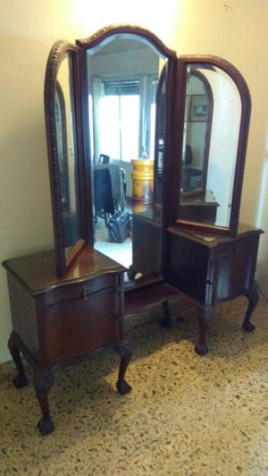 Antiguo mueble chipendal con espejo biselado