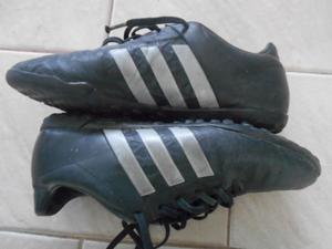 Botines Adidas talle 6 (uk) equivale a un 37 para futbol de