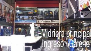 Excelente Local Comercial en venta ó alquiler Galería vía