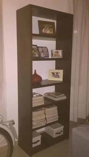 VENDO BIBLIOTECA LUSTRADA DE 6 ESTANTES, MEDIDA: 1,70 m x 75